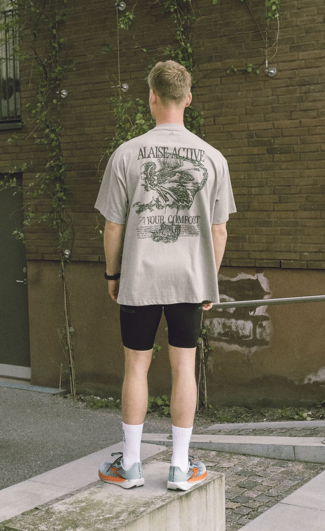 Alaise Graphic Box Fit T-Shirt - Beige