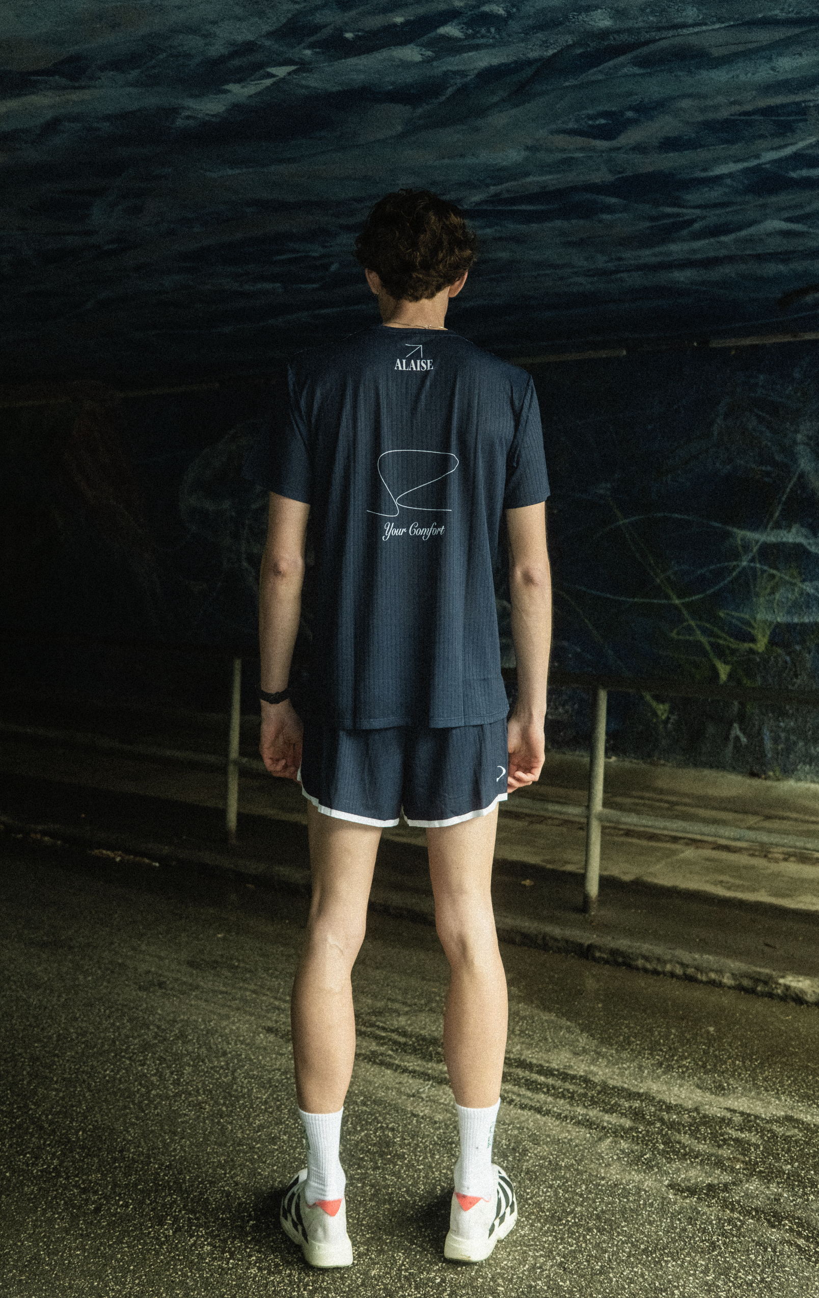 Running Light Tee in Navy