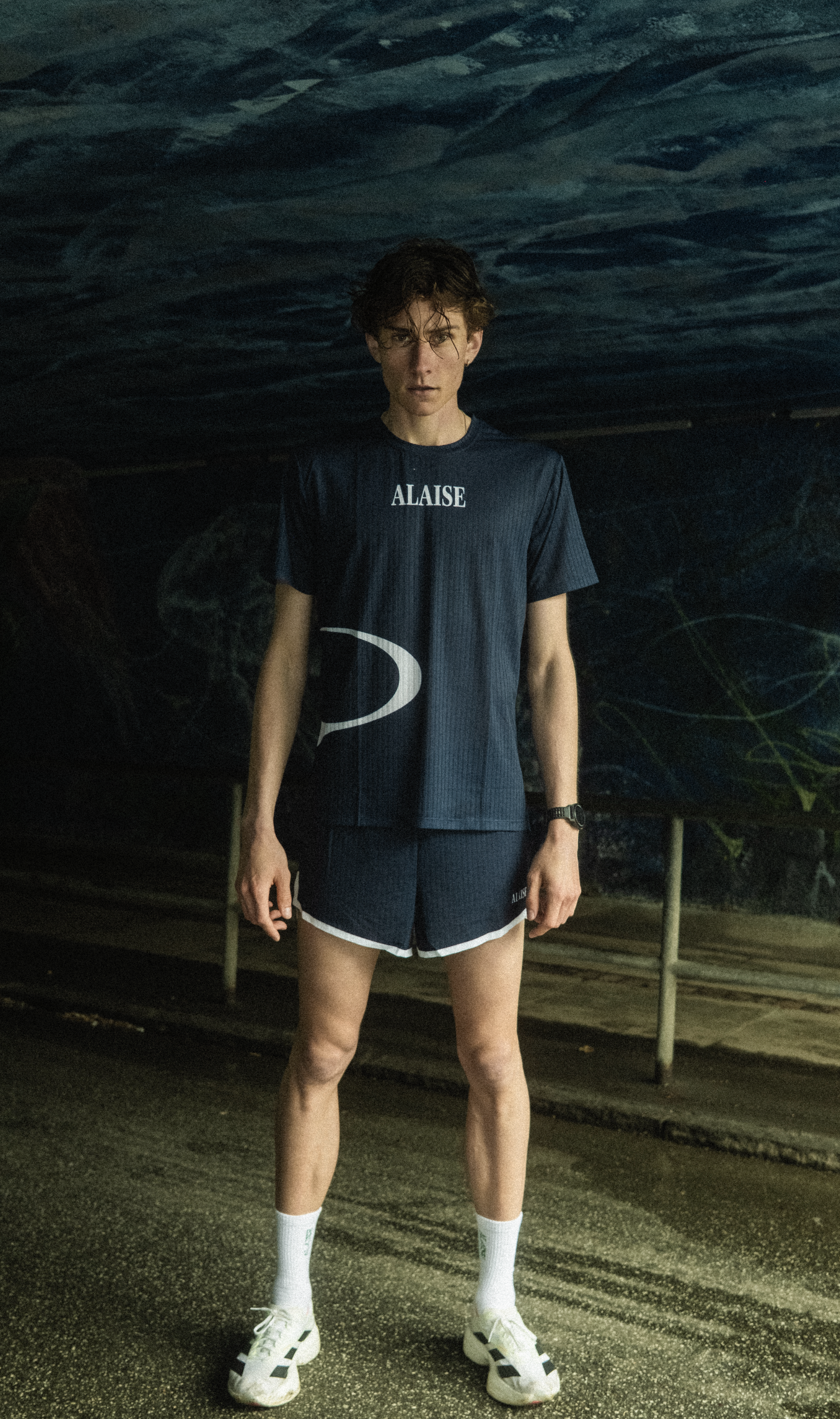 Running Light Tee in Navy